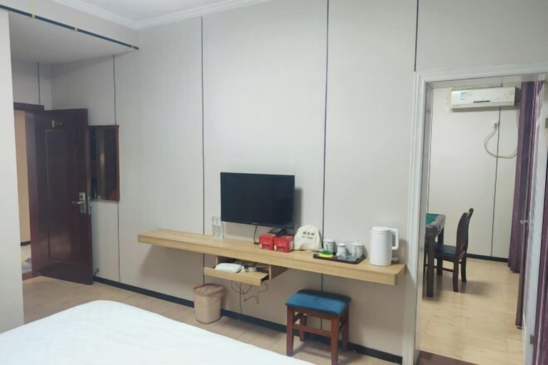 Bedroom 2, Xinyang Lingyun Hotel Chain, Xinyang