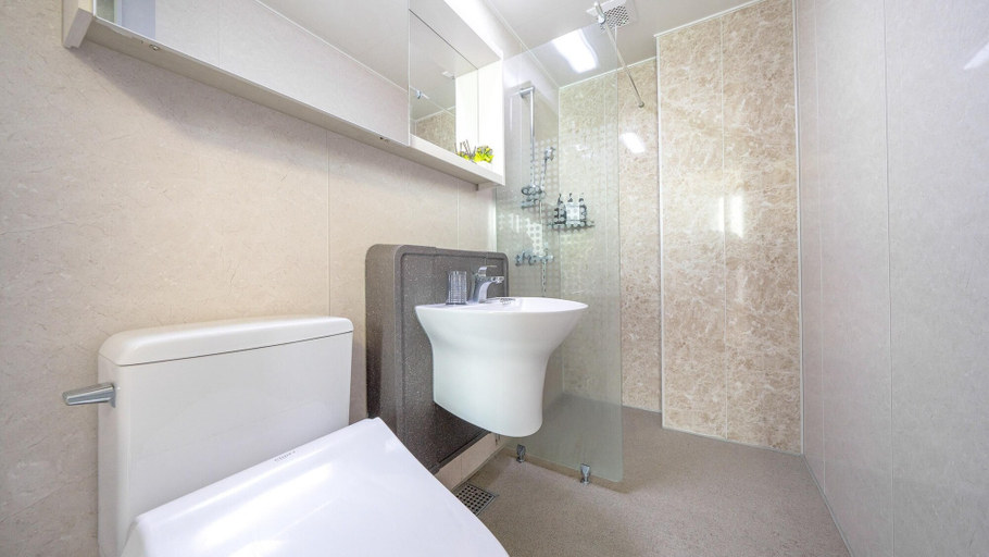 Bathroom 3, Tongyoung Sagaejeol Pension, Tongyeong