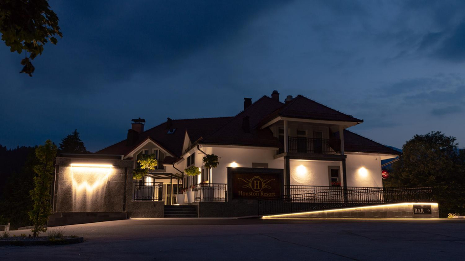 Others 4, Houston Resort, Radovljica