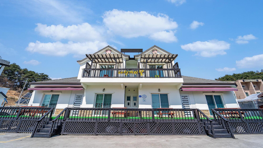 Exterior & Views 2, Gangneung Five Moon Pension, Gangneung
