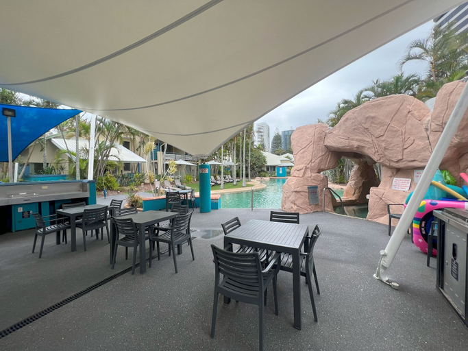 Food & Drinks 5, CHA Private Apts Diamond Beach, Gold Coast