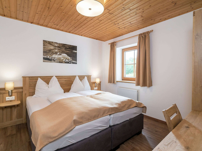 Bedroom 3, Luxurious Apartment With Terrace, Zell am See