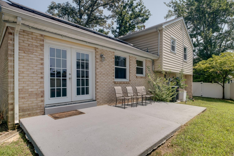 Others 1, Spacious Clinton Home with Patio 12 Mi to Capitol!, Prince George's