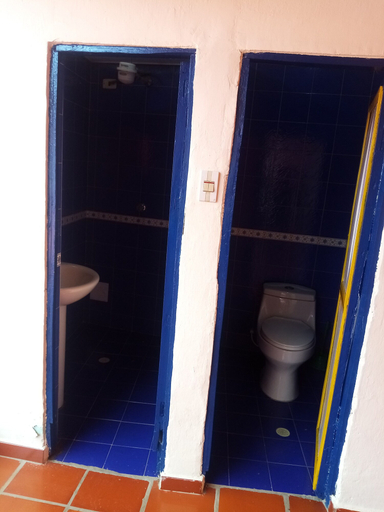 Bathroom 2, Hostal M. L Las tres b, Guicán