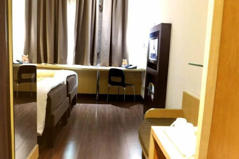 Bedroom 6