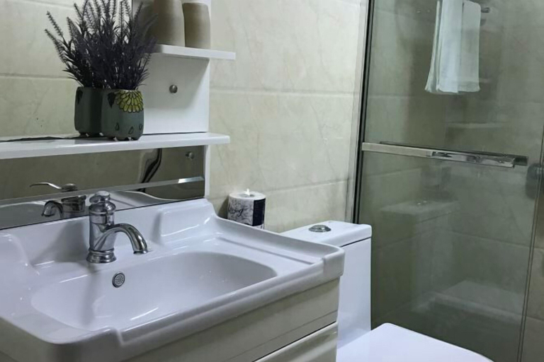 Bathroom 2, Yandangshan Longqiu Hostel, Wenzhou