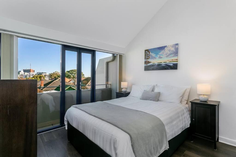 Bedroom 1, WILL1 - Stylish 2-Bed 2-Bath Oasis in Crows Nest Village, Willoughby