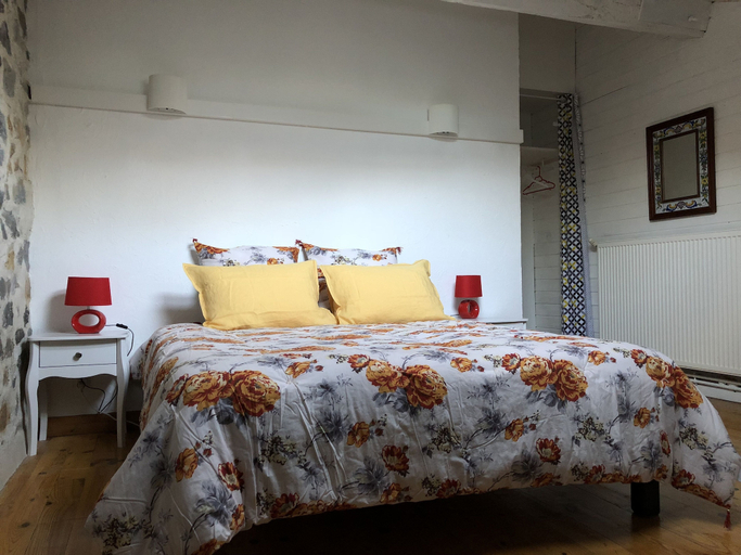 Bedroom 4, Aux Belles Vacances- Adult Only, Aude