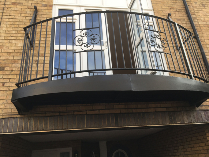 Exterior & Views, Modern Tower Bridge 2BR Town House, London
