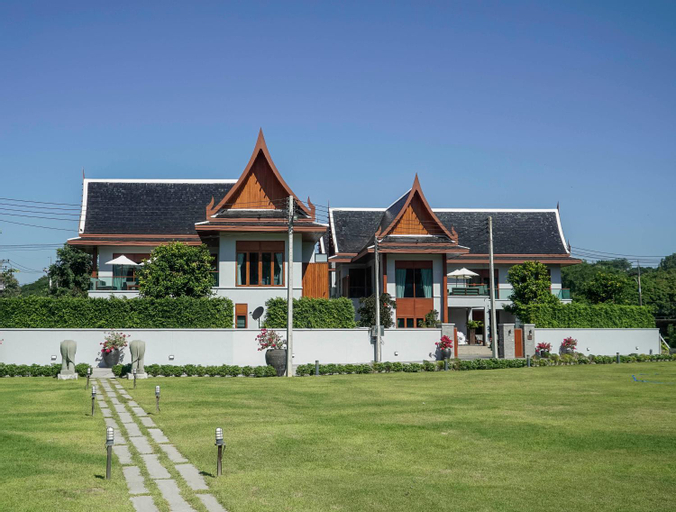 Exterior & Views 19
