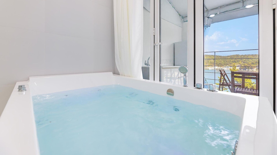 Bathroom 4, Yeosu Nukim Poolvilla, Yeosu