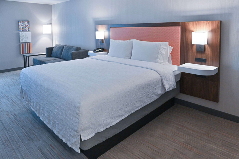 Bedroom 3, Hampton Inn Fremont, Alameda