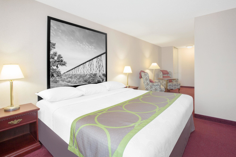 Bedroom 3, Super 8 by Wyndham Lethbridge, Division No. 2