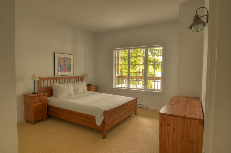 Bedroom 3, Waters Edge Shoreside Suites, Alberni-Clayoquot