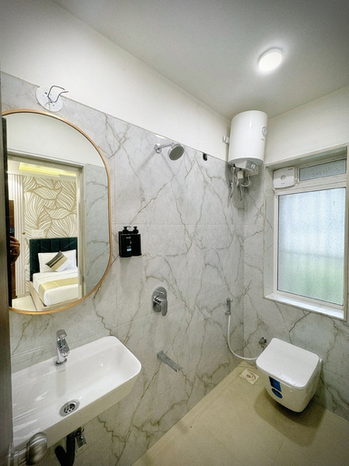 Bathroom 2, The Orion Premium Suites, Mumbai Suburban