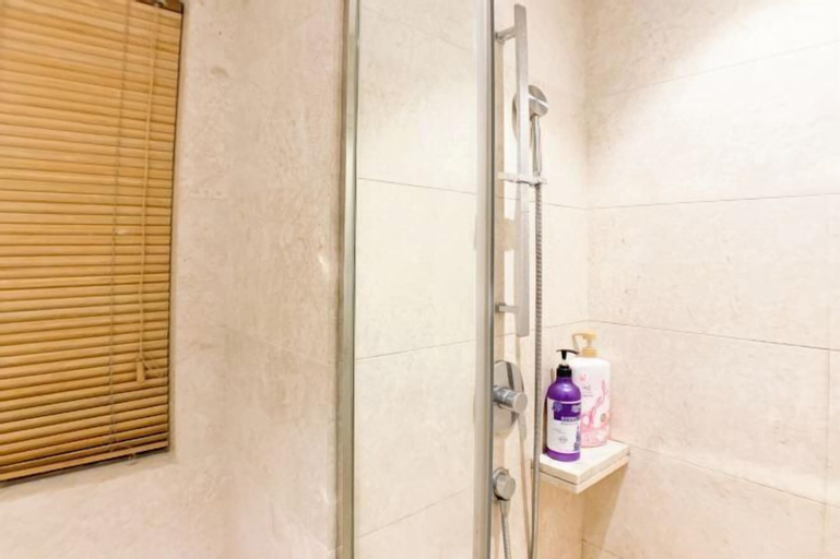 Bathroom 10