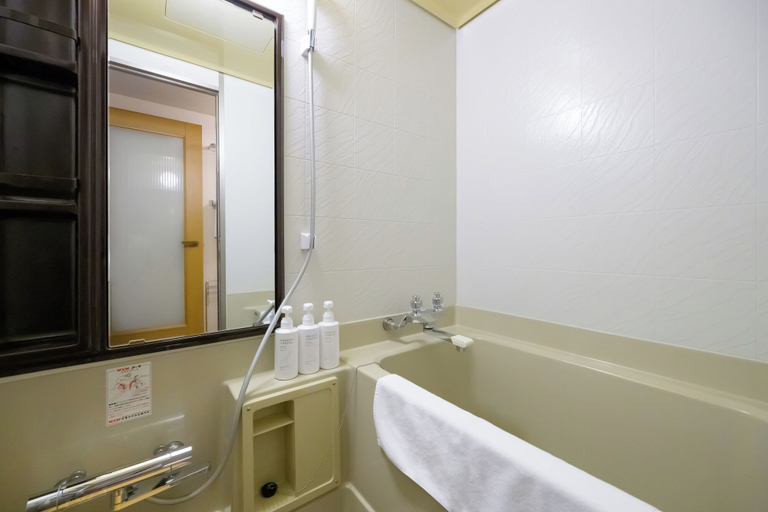 Bathroom 3, Shiojitei, Toba