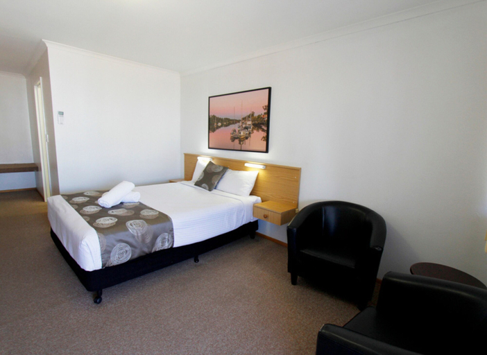 Bedroom 3, Blue Shades Motel, Maryborough