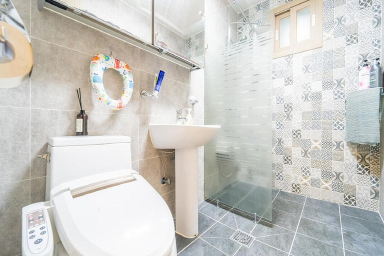 Bathroom 5, Jeju Jejue Meomulda, Seogwipo