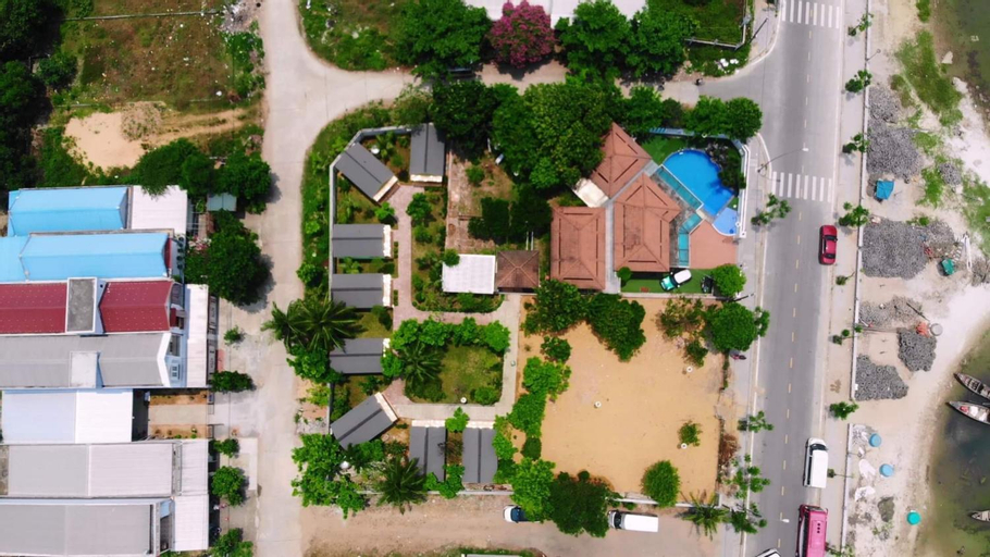 B&H Villa - Villa has swimming pool, 