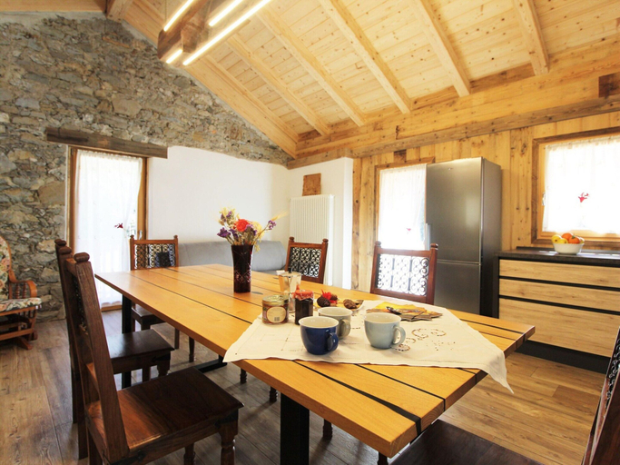 Dining 3, Belvilla by OYO Pleasant Holiday Home With Garden, Belluno