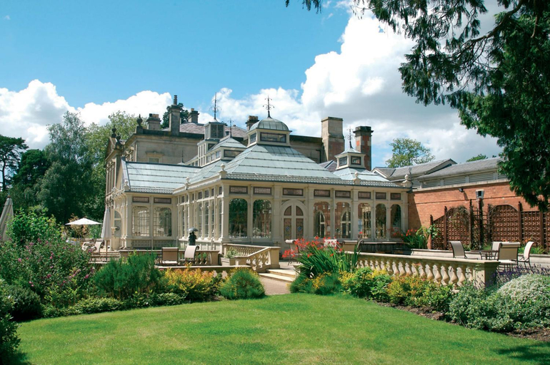 Exterior & Views