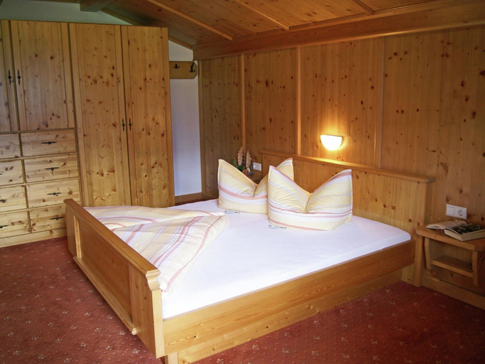 Bedroom 2, Delightful Apartment in Zell am Ziller With a View, Schwaz