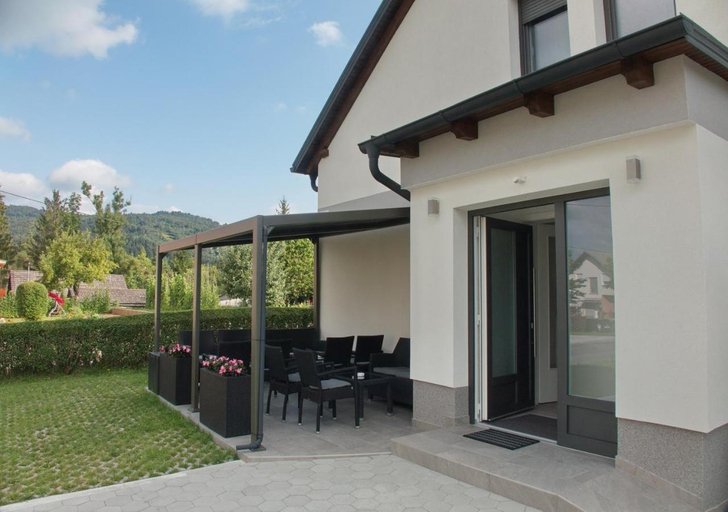 Others 5, Apartmaji Anita, Cerknica