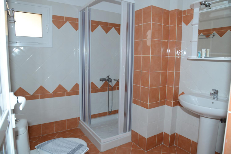 Bathroom 3, Maria's Filoxenia Suites, Peloponnese