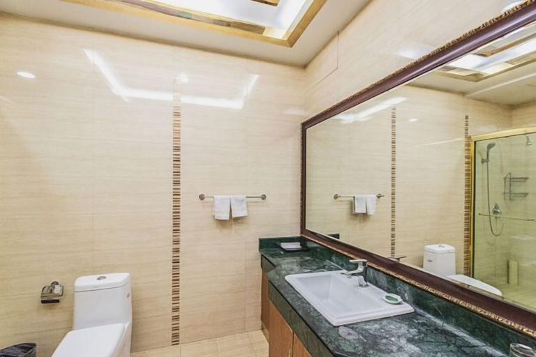 Bathroom, Huasheng Hotel, Shuozhou