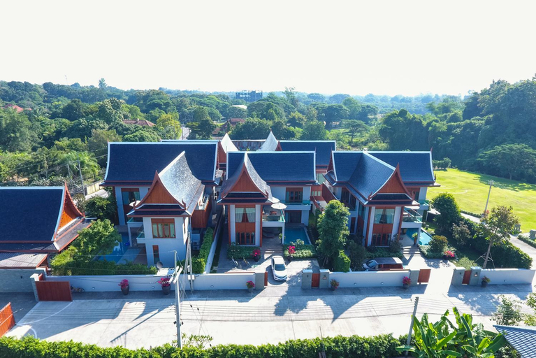 Exterior & Views 29