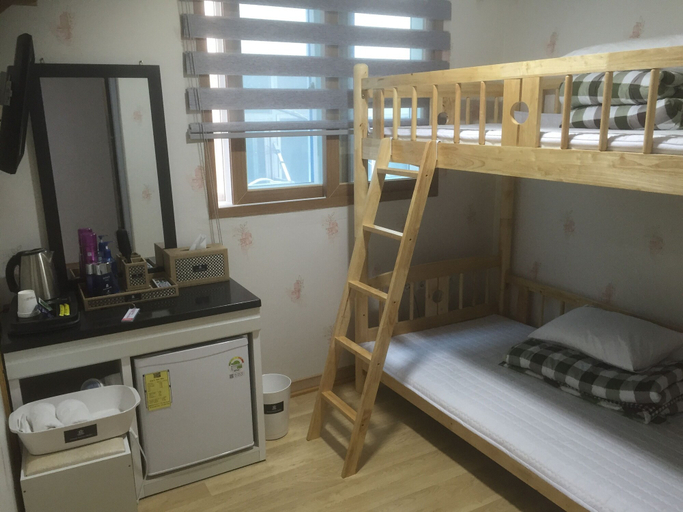 Bedroom 3, Dorcas Tourist Hostel, Tongyeong