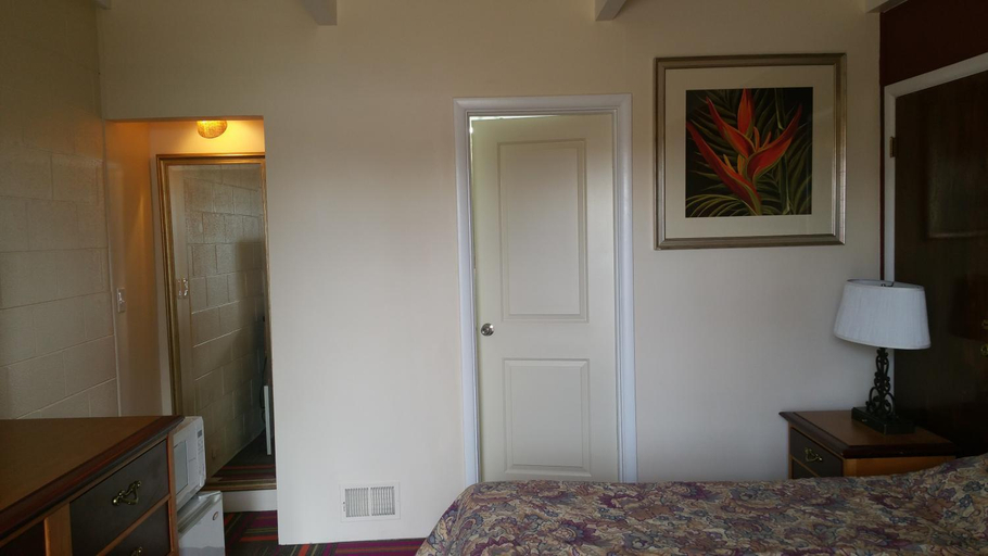 Bedroom 2, Thunder Bird Motel, Elmore