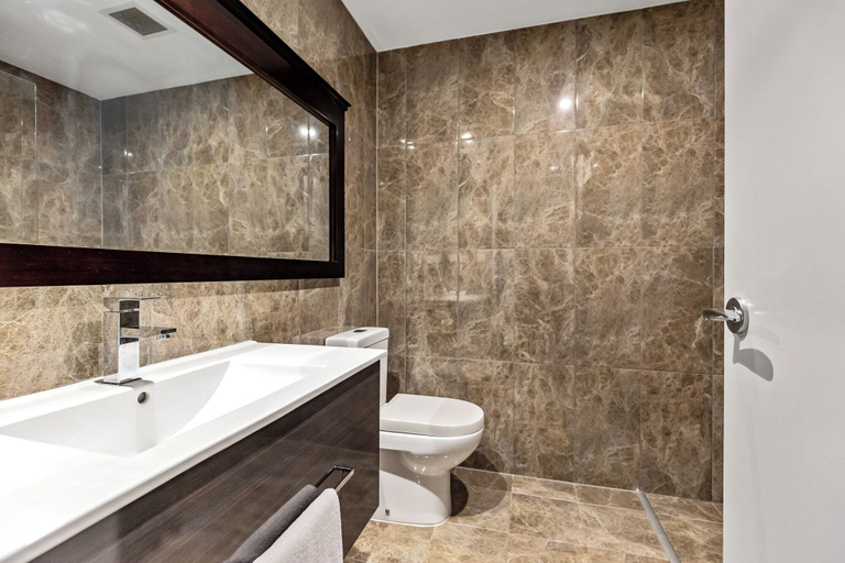 Bathroom 5, International Hotel Wagga Wagga, Wagga Wagga - Pt A