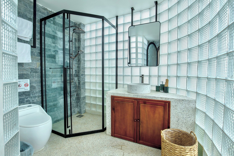 Bathroom, Trulli Villa Homestay, Đơn Dương