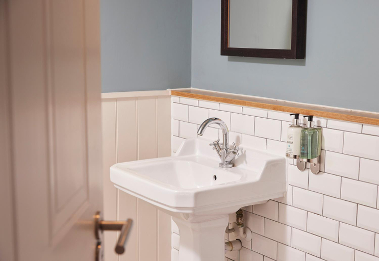 Bathroom 3, Feathers Hotel by Chef and Brewer Collection, Hertfordshire