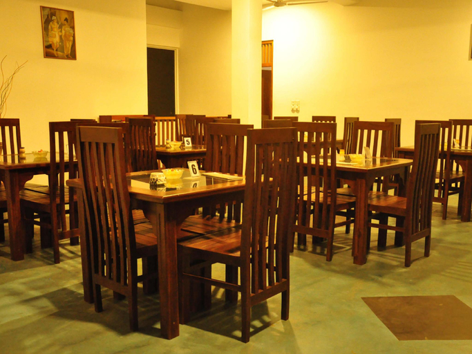 Food & Drinks 4, Hotel Baywatch, Habaraduwa