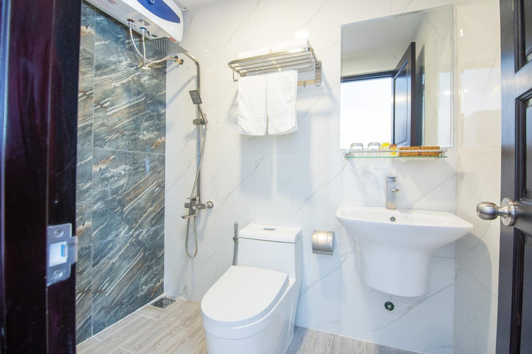 Bathroom 2, Ho kinh doanh C-A-M-E-L-L-I-A, Đà Lạt