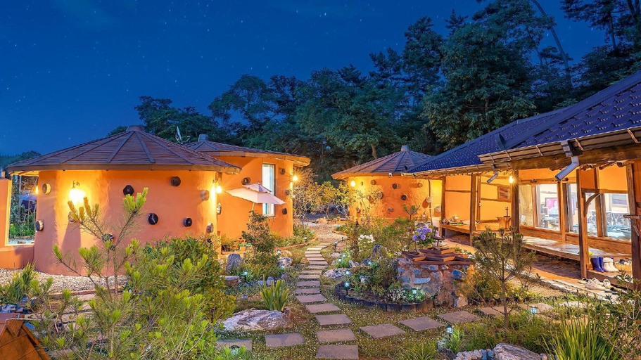 Exterior & Views 1, Taean Todamgil Pension, Taean