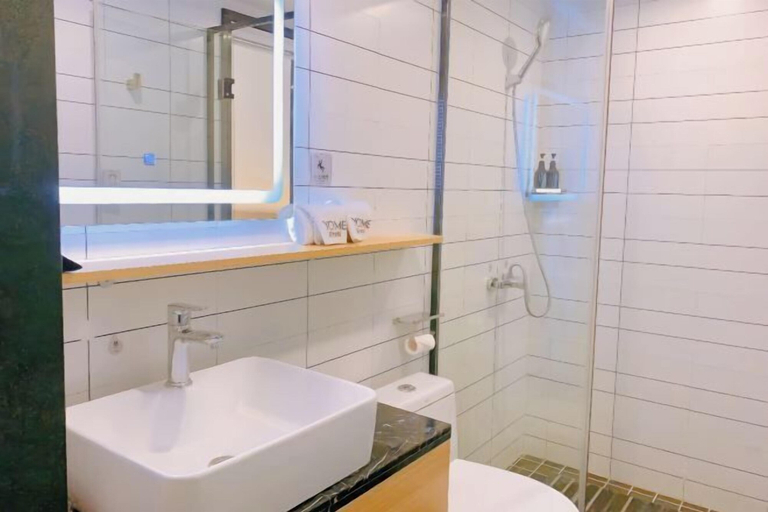 Bathroom 3, Youmi Hotel • Good Youth (Sports Center), Changde