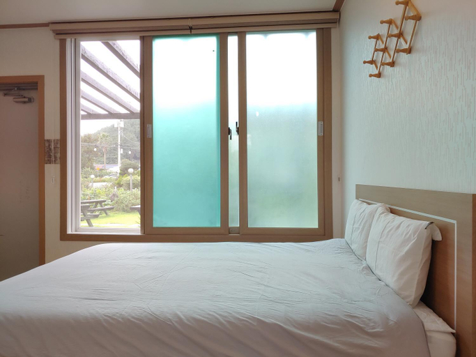Bedroom 2, Jeju Oreum Pension, Jeju