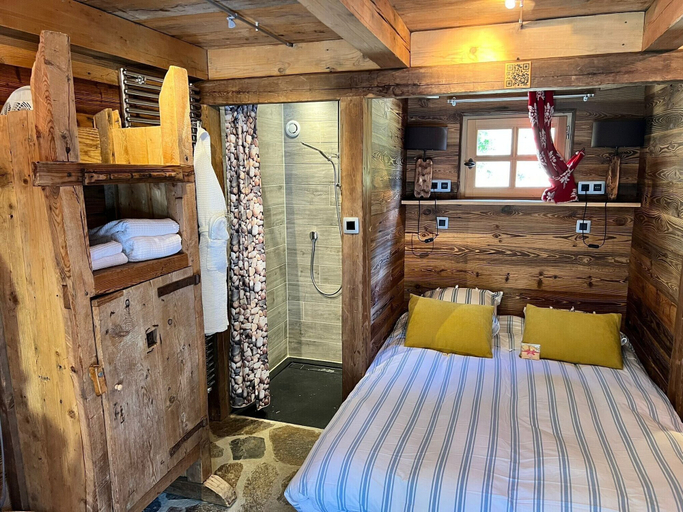 Bedroom 5, Hôtel Les Chalets de Philippe avec Jacuzzis privatifs, Haute-Savoie