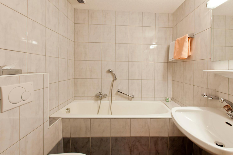 Bathroom 4, Pension Fuchs, Landeck