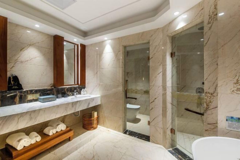 Bathroom 4, Yuanmou Grand Hotel, Chuxiong Yi