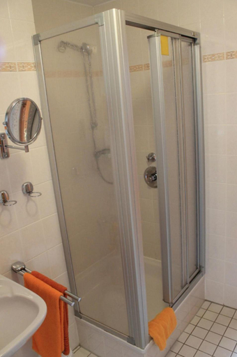 Bathroom 4, Sporthotel Papenburg, Emsland