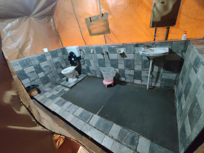 Bathroom, Eskape Adventure Camps, Kinnaur