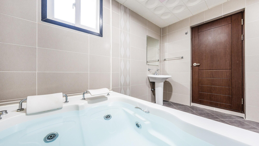 Bathroom 3, Gapyeong Lemon Pension, Gapyeong