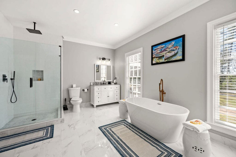 Bathroom 3, Private Resort - Lake Lanier Paradise, Hall