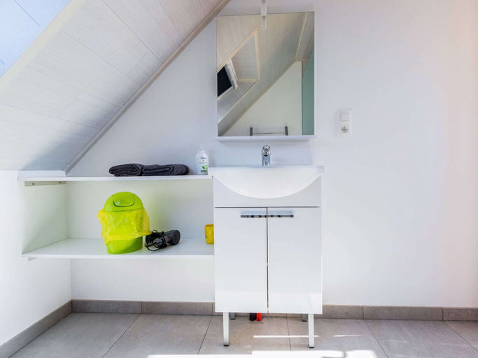 Bathroom 3, Apartment in Watou near French Border, West-Vlaanderen