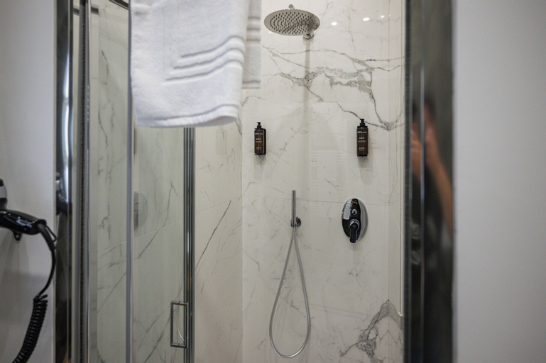 Bathroom 8